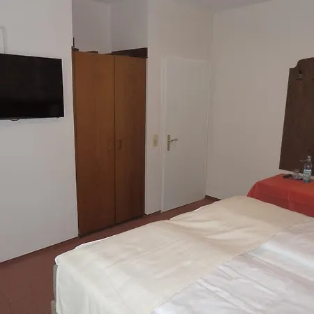 Rheinischer Hof 3* באד ברייסיג